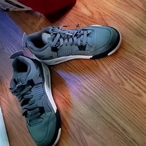 Jordan retro 4 Grey and yellow